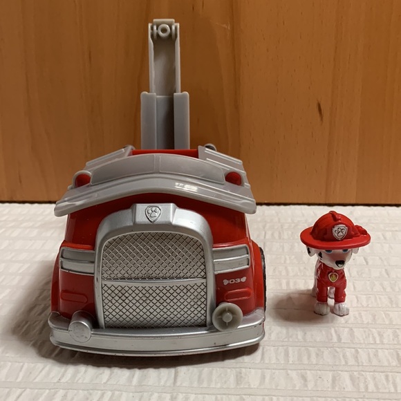 Paw Patrol On-A-Roll Marshall Transforming Firetruck w/Siren - SpinMaster - Picture 12 of 14